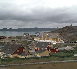 Сегодня пришельцы из Европы вновь обживают берега Гренландии. Но вряд ли кому-то из них пришло бы в голову назвать ее «Зеленой страной» (фото с сайта www.murmanchanin.ru)