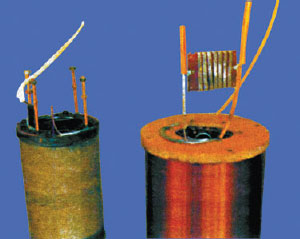 Рис. 34. Лабораторные сверхпроводящие соленоиды