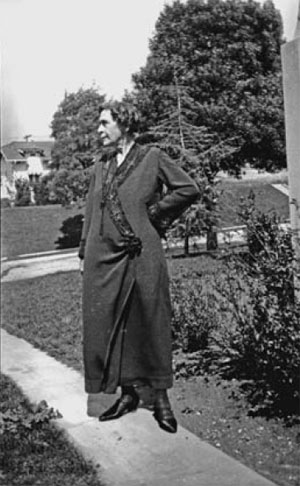 Элизабет Митчелл в Мичиган-Сити в 1925 году, когда она еще не стала моей бабушкой