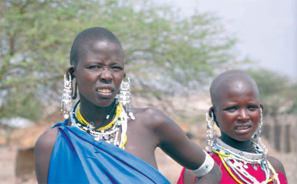 Рис. 1.4 Традиционные украшения у женщин масаек