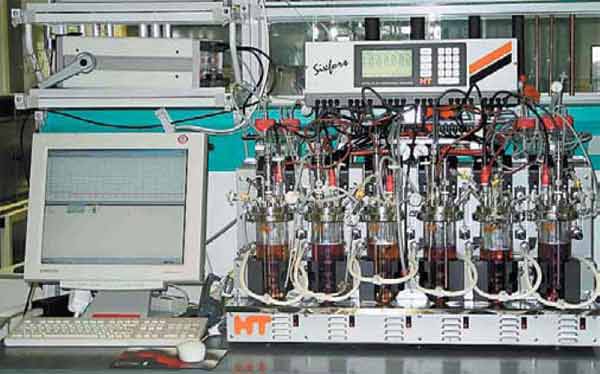 Автоматизированный ферментёр, используемый в биохимических и структурных лабораториях для наработки больших количеств белкового образца. Изображение: «Наука и жизнь»