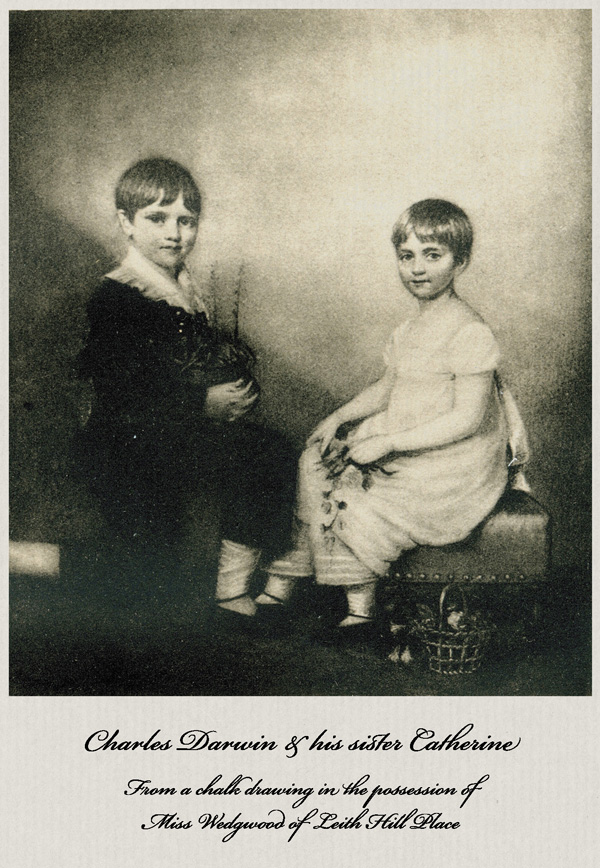 В 8-летнем возрасте Дарвина отдали в частную школу, где он, по его словам, «отставал в ученье от своей младшей сестры Кэтрин». Через год Чарлза перевели в другую школу, но и там он был одним из самых слабых учеников. Недовольный отец однажды сказал непутевому сыну: «Ты только думаешь об охоте, собаке, ловле крыс и осрамишь себя и всю нашу семью». На фото — Чарлз Дарвин с сестрой Кэтрин. По: (Памяти Дарвина, 1910)