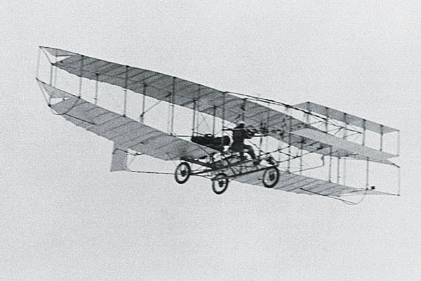 Самолёт «Серебряный дротик». Сконструирован в лаборатории Белла