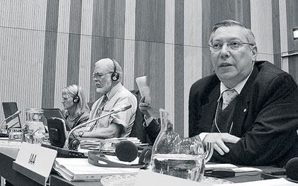 Клаудио Макконе. Известный итальянский астроном, руководитель направления космических научных исследований Международной академии астронавтики (International Academy of Astronautics, IAA) и председатель постоянного комитета IAA по SETI (Search for Extraterrestrial Intelligence, поиску внеземного разума). Макконе долгое время проработал в компании Alenia Spazio, где принимал участие в разработке самых разных космических аппаратов, таких как научный спутник Quasat, экспериментальный «спутник на привязи» Tethered Satellite System (TSS) или солнечный парус для полета к Марсу