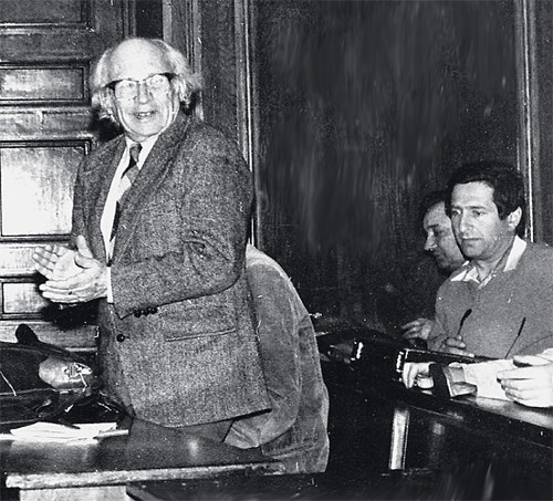 Гельфанд ведёт семинар. (Из личного архива Т. В. Гельфанд.)