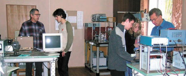 В студенческой лаборатории экспериментальных методов спектроскопии