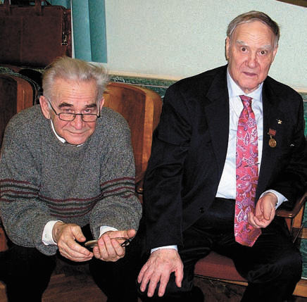 Ю.А.Виноградов и С.П.Капица