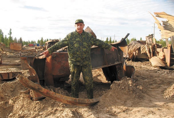Разрезанная лазером на части конструкция газонефтяной вышки