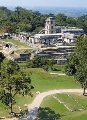 Руины Паленке — древнего города майя, политического и культурного центра майя в III—XIII веках. Фото П. Андерсена. 2005 год. Изображение: «Наука и жизнь»