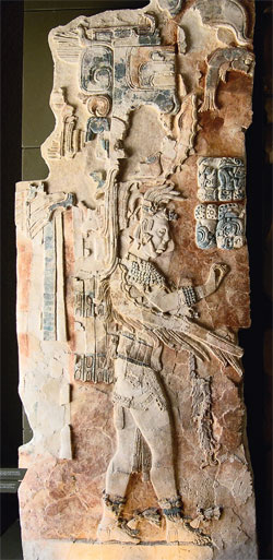 Изображение царя Паленке, который правил в VIII веке нашей эры. Барельеф выставлен в музее Паленке (Мексика). Изображение: «Наука и жизнь»