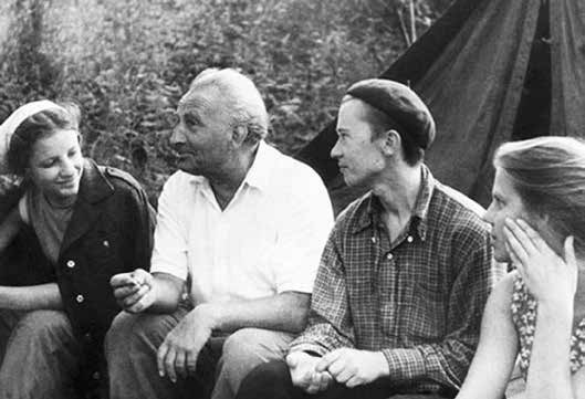 Н. В. Тимофеев-Ресовский со студентами