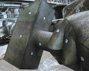 Один из наиболее крупных фрагментов — рука рабочего с молотом. Изображение: «Наука и жизнь»