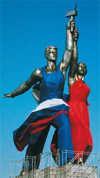 Знаменитый монумент Веры Мухиной «Рабочий и колхозница» спасён для истории специалистами Всероссийского научно-исследовательского института авиационных материалов. Изображение: «Наука и жизнь»