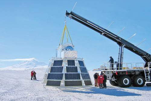 Пока никому не удалось обнаружить космический антигелий и гамма-излучение со специфическим спектром, обусловленное аннигиляцией на границах скоплений материи и антиматерии. Изображение: «Популярная механика»