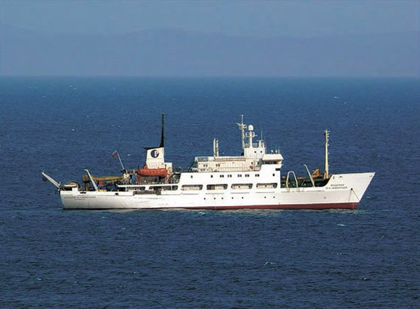 Научно-исследовательское судно Академик Лаврентьев