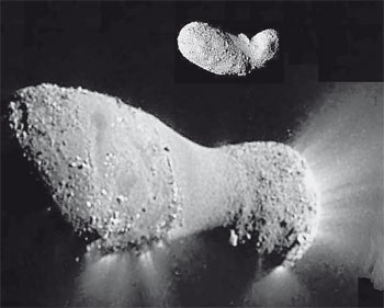 Ядро кометы Хартли-2 (внизу) и астероид Итокава в одинаковом масштабе. Фото NASA и JAXA