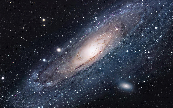 Туманность Андромеды (М31 по каталогу Мессье) — спиральная галактика, ближайшая к Млечному Пути. Расположена в созвездии Андромеды на расстоянии от Земли 2,5 миллиона световых лет. Фото НАСА