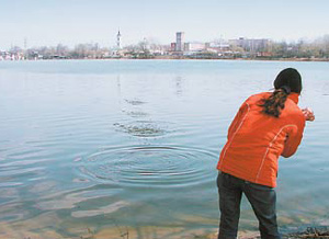 Правильно подобрать и бросить камешек – целое искусство (фото: www.nkj.ru)