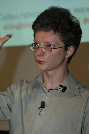 Ни один вопрос не остался без ответа Игоря Иванова. 11 сентября 2007 года. Москва, ФИАН (фото из архива фонда «Династия»)