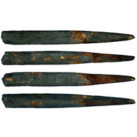 Древнейший костяной наконечник стрелы, культура Howieson’s Poort, пещера Сибуду (Sibudu cave), Южная Африка, около 61 тыс. лет назад. Похожие наконечники для стрел в историческое время изготавливали бушмены. Фото с сайта archaeology.about.com