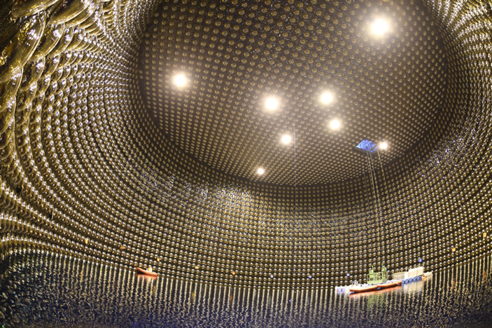 Детектор Супер-Камиоканде во время работ по усовершенствованию установки