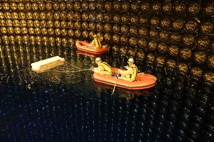 Очистка водной поверхности в детекторе Супер-Камиоканде