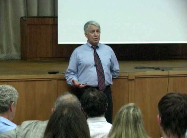 Андрей Дмитриевич Линде отвечает на вопросы слушателей. 10 июня 2007 года, Москва, ФИАН (фото: фонд «Династия»)