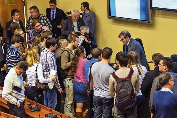 После лекции в МГТУ им. Баумана: редкая возможность задать вопрос британскому физику и получить автограф