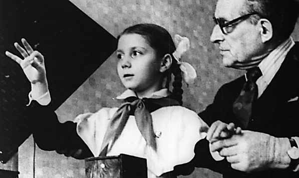 <p>Лидия Кавина начала обучение игре на терменвоксе в 9 лет у самого Термена</p>