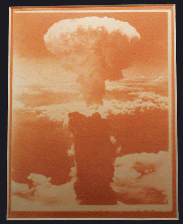 Изображение взрыва урановой бомбы в Хиросиме (Теодор Грэй, «Элементы»)