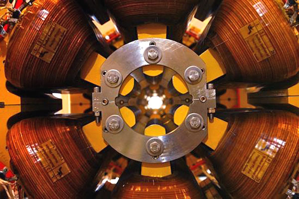 Шестиполюсные электромагниты, разработанные в ИЯФ СО РАН («Наука из первых рук» №2(62), 2015)