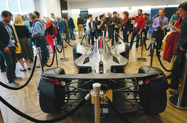 Гоночная машина из графена. Фото Н. Деминой («Троицкий вариант» №17(211))