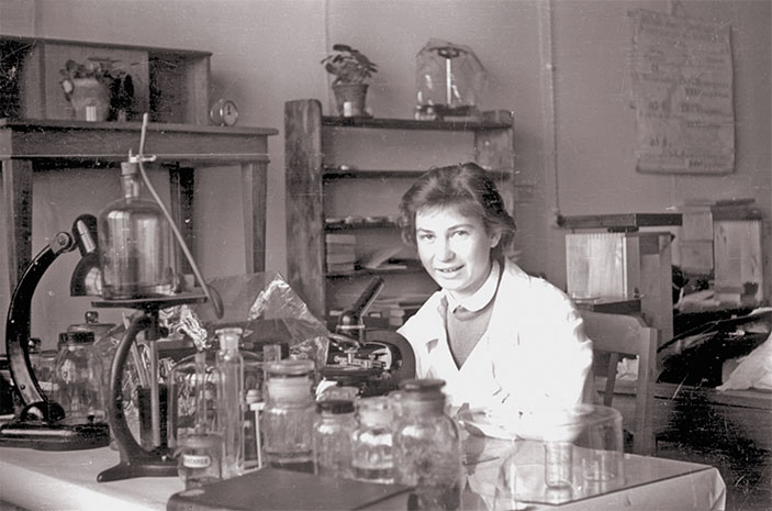 Сотрудница лаборатории экологической генетики животных Л. А. Прасолова («Наука из первых рук» №2/3 (74), 2017)