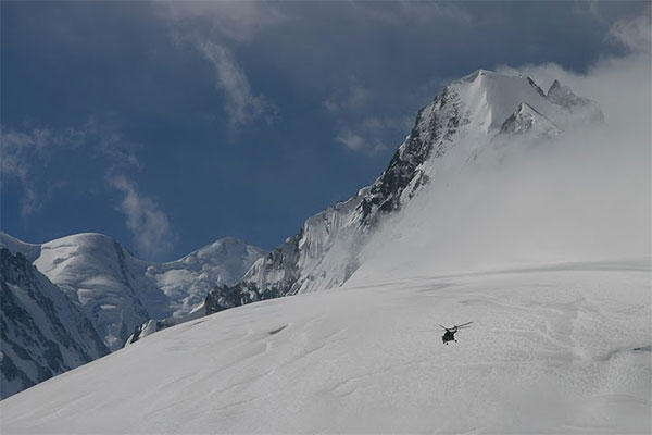 Памир — один из основных центров современного оледенения планеты — недоступный и малоисследованный (Таджикистан; фото автора, 2009)