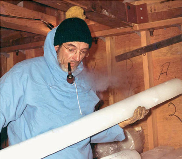 Вилли Дансгор с ледяным керном, Гренландия, 1973 (по Dansgaard, 2004)