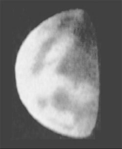 Рис. 2. Поверхность Меркурия в секторе долгот 70–185°W по рисунку французского астронома А. Дольфюса (наблюдения 6.10.1950). Изображение: «В мире науки»