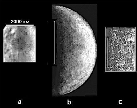 Рис. 10. Изображение Бассейна Скинакас из статьи 2003 г. (а). Диаметр внутренней части бассейна около 25° (1060 км). Сравнение размеров Бассейна Скинакас и равнины Caloris Planitia (b и c). Бары показаны в одинаковом масштабе. Изображение: «В мире науки»