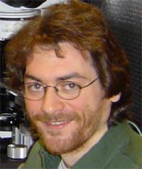 Роберто Фернандесу Галану и группе исследователей из университета Карнеги-Меллона удалось увидеть реальный след события в работающем мозге живого существа (фото с сайта www.andrew.cmu.edu)