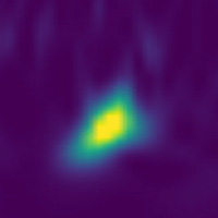 Исходные и статистически обработанные сигналы, зафиксированные (слева направо) гравитационно-волновыми детекторами в Ханфорде, Ливингстоне и в Италии