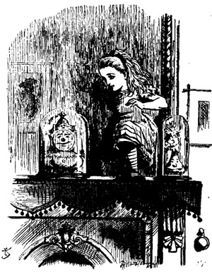 Когда Алиса оказалась в собственной, но «зазеркальной» комнате, то удивилась: комната вроде похожа, но всё же совсем другая. Точно так же различаются и зеркальные изомеры химических молекул: внешне похожи, но ведут себя по-разному. Важнейшей областью органической химии является разделение и синтез этих зеркальных вариантов. (Иллюстрация Джона Тенниела к книге Льюиса Кэрролла «Алиса в Зазеркалье»)