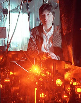 Профессор Лин Хо (фото с сайта www.physicscentral.com)