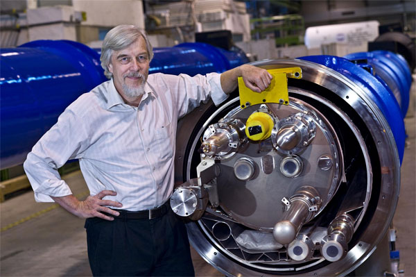 Новый Генеральный директор ЦЕРНа Рольф-Дитер Хойер делает ставку на более прозрачное управление и на превращение ЦЕРНа в по-настоящему глобальную лабораторию. Фото с сайта cdsweb.cern.ch