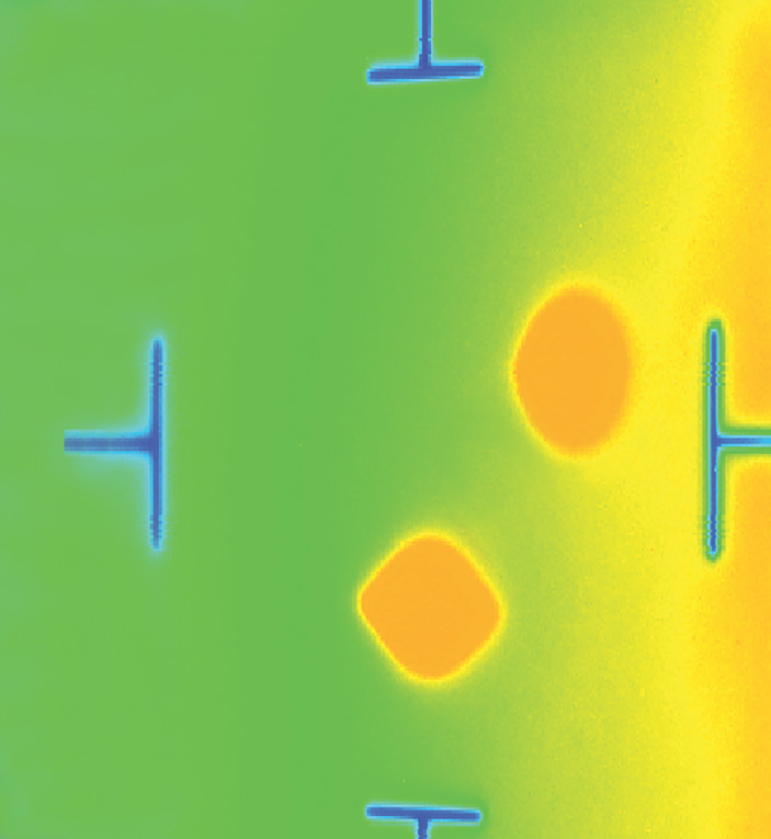 Два пятна, оставленных протонным пучком на заслонке внутри вакуумной трубы
