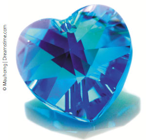 Голубое хрустальное сердечко, очень похожее на бриллиант