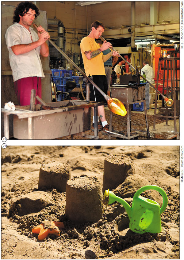 Легко построить замок из песка. Намного труднее расплавить песок и получить из него тягучую стеклянную массу. А уж выдуть из нее, например, химическую колбу или красивую ёлочную игрушку - это и вовсе искусство