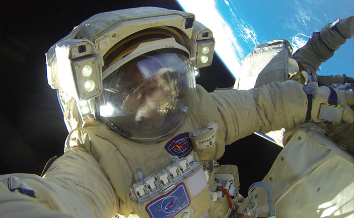 Космонавт в открытом космосе. Фото: roscosmos.ru