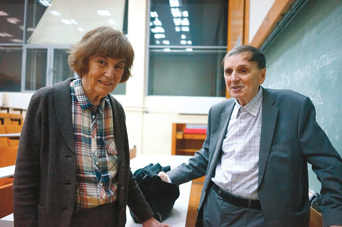 А. А. Зализняк с женой Е. В. Падучевой, 2015 год («ТрВ» №1(245), 16.01.2018)