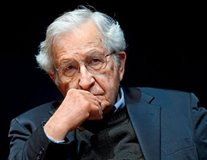 Ноам Хомский (Noam Chomsky) (изображение: forumdwutygodnik.pl)