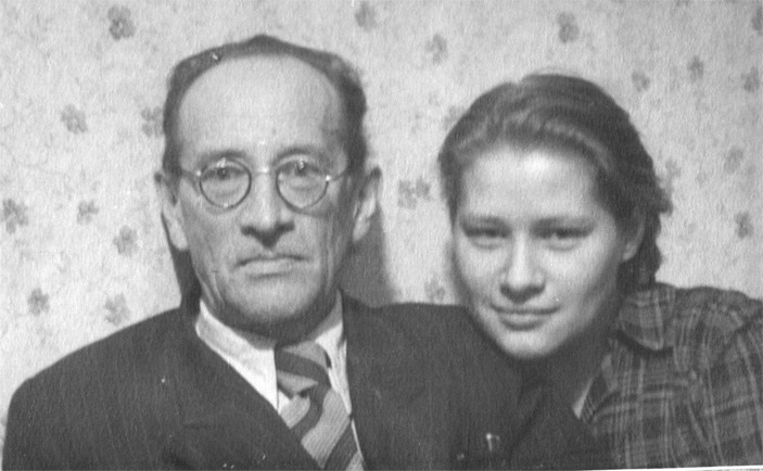 Борис Петрович Александров с дочерью Натальей, 1950 год («ТрВ» №24(293), 3.12.2019)