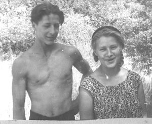 Евгений Александров с сестрой Натальей. 1953 год («Троицкий вариант» №23, 2019)